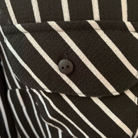 Black and off-white, long-sleeved blouse - Picture 5 of 5